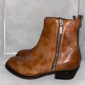 DIESEL size 39 caramel leather boots. Zip up.